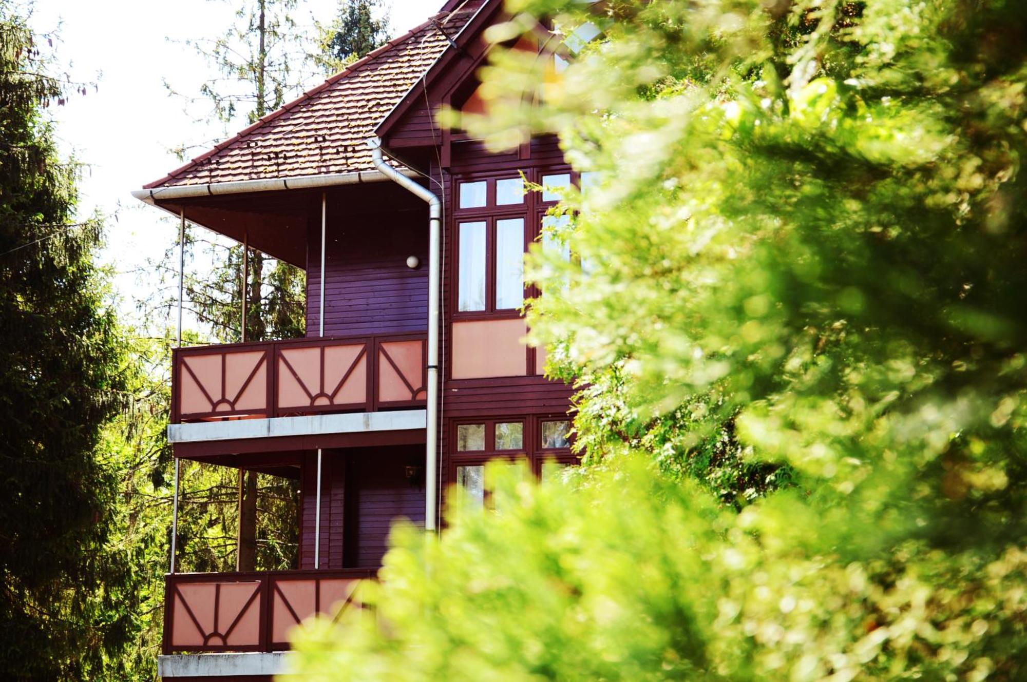 Ezuestfenyo Hotel Telkibánya Exterior foto