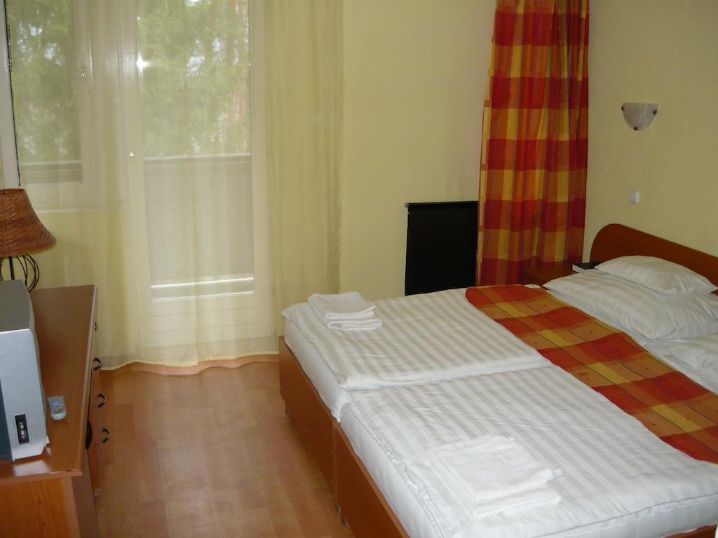 Ezuestfenyo Hotel Telkibánya Cameră foto