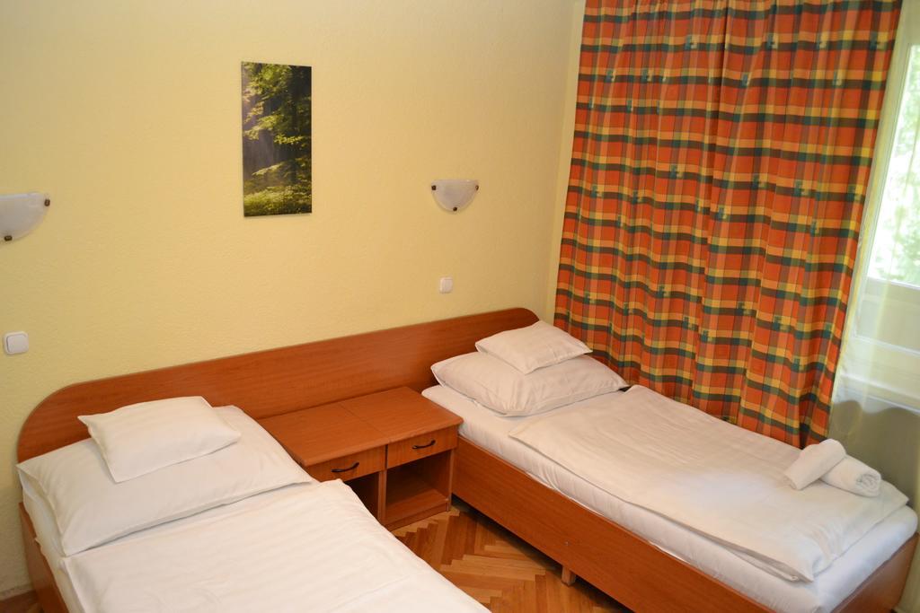 Ezuestfenyo Hotel Telkibánya Exterior foto