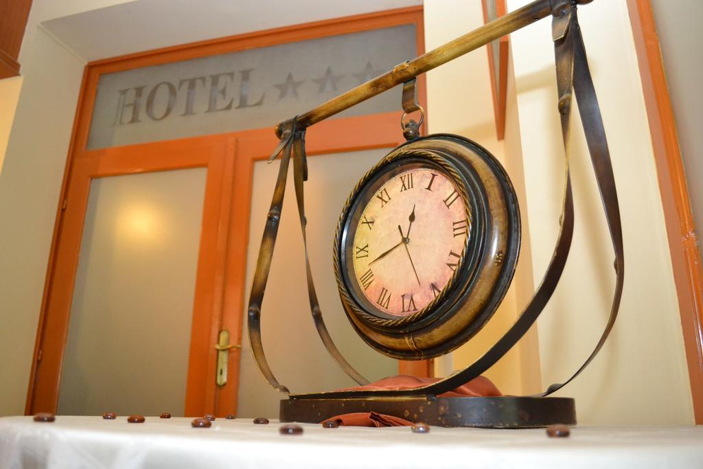 Ezuestfenyo Hotel Telkibánya Exterior foto