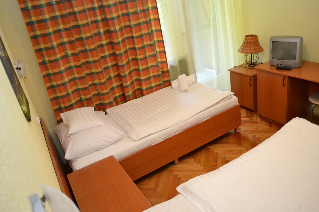 Ezuestfenyo Hotel Telkibánya Exterior foto